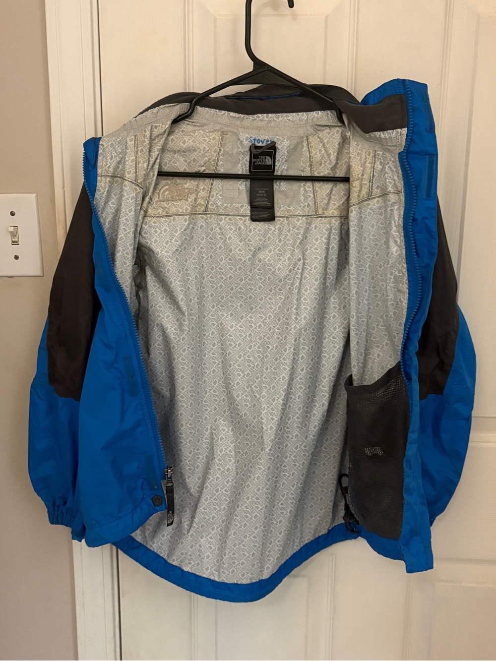 The NorthFace Boys Resolve Reflective Jacket in Blue and Black - Picture 10 of 13